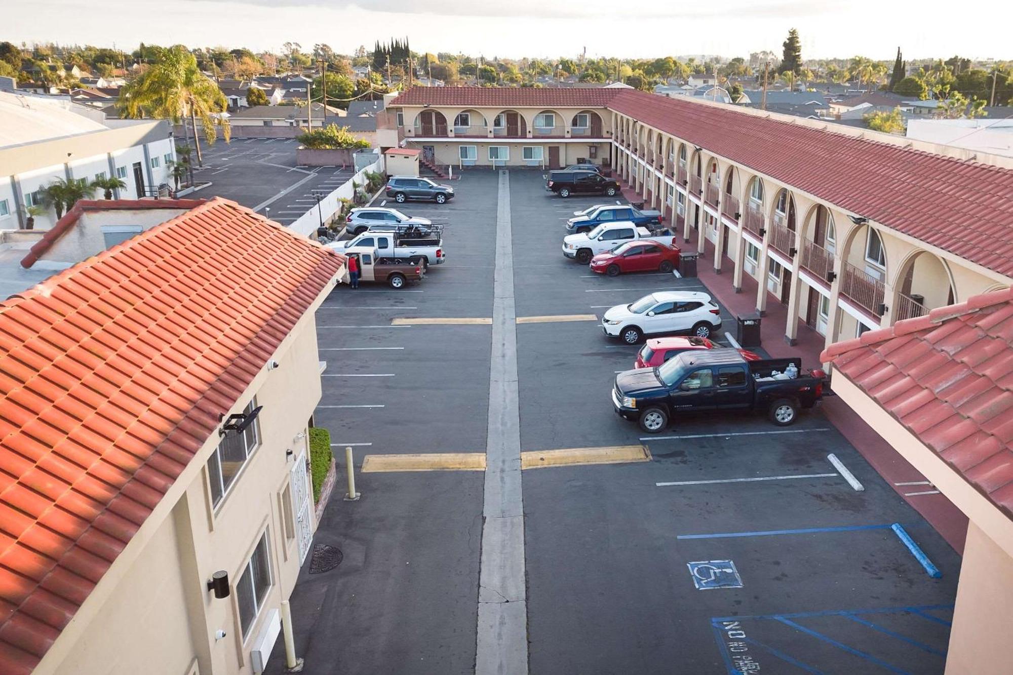 Rodeway Inn Bellflower Exterior foto